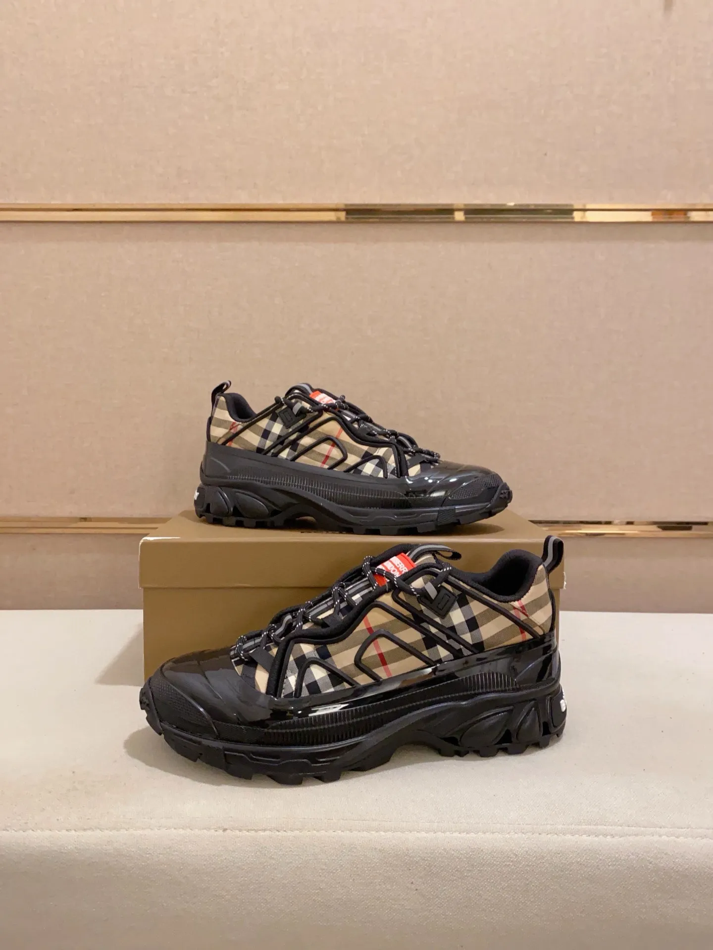 Men's shoes 💰: 680💰🇮🇹🇮🇹BURBERRY top purchasing agents are available simultaneously at the counter. 🔍🔍Synchronized sales. Positive code number: 38-46. Italian imported cowhide, fully imported sheepskin lining, sole: original sole provided by the original factory, exclusive movable molded sole, super comfortable, original factory follow-up goods, 🔍🔍high quality, you can enter and exit the counter at will, welcome to compare
